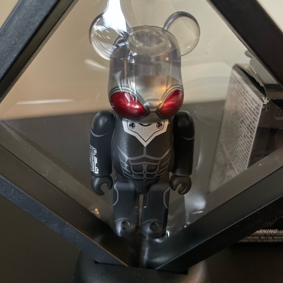 SECRET Bearbrick Series 48 100% AQUAMAN Black Manta - Picture 2 of 3